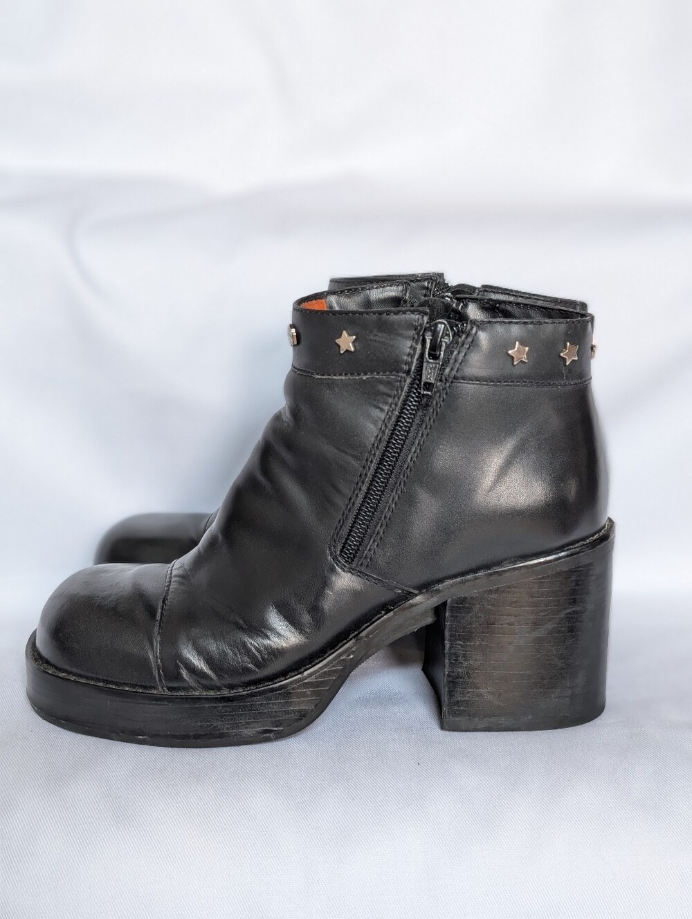 Harley-Davidson Women's Black Leather Ankle Boots Star Studs Side Zip Moto Sz 7 - Picture 3 of 16